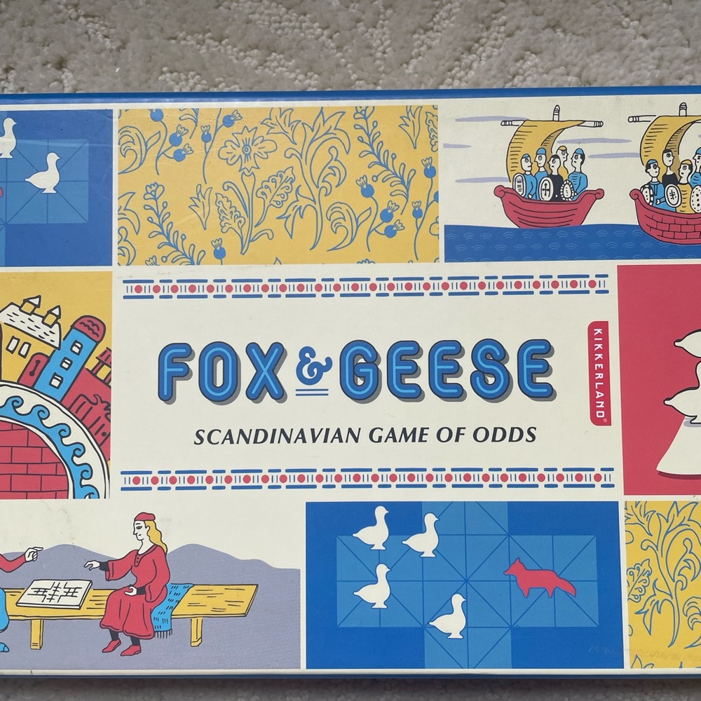Kikkerland Fox & Geese Board Game - Multicolor - Picture 2 of 6